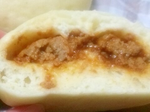 お好み焼き・ケチャ・マヨソースのハンバーグ蒸しパン